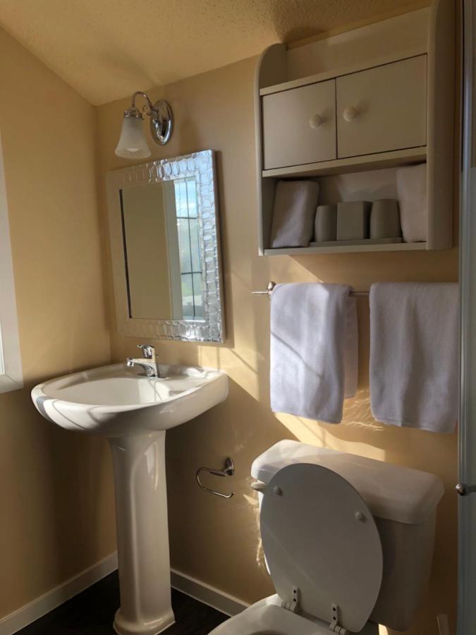 Jason House - Immaculate Suites In A Quiet Seaside Neighbourhood Near Uvic Victoria Bagian luar foto